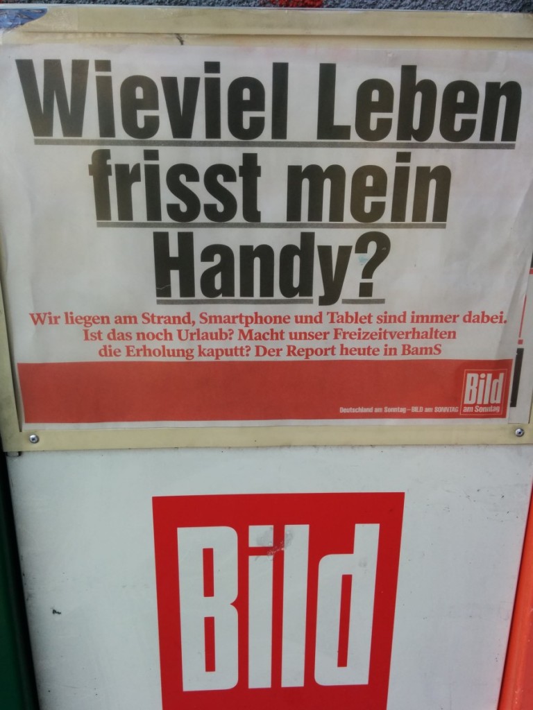 Achtung! Smartphones töten (fast)! Achtung! Smartphones töten (fast)!